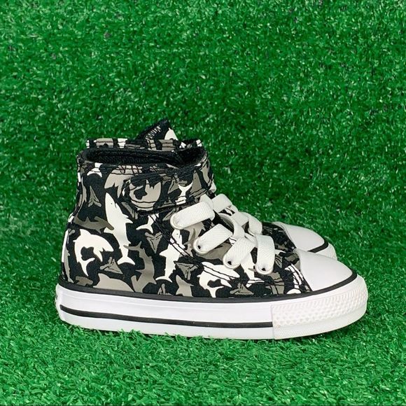 Converse Boys Chuck Taylor “Shark” Print Shoes Sz 5C - Picture 3 of 8